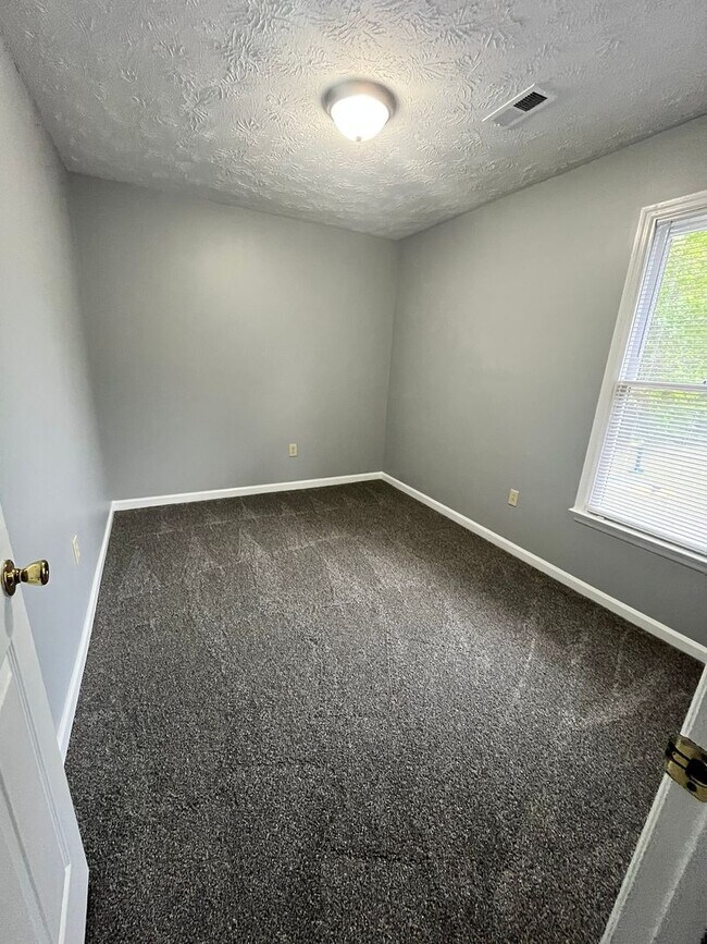 Building Photo - 2815 Rosemeade Dr