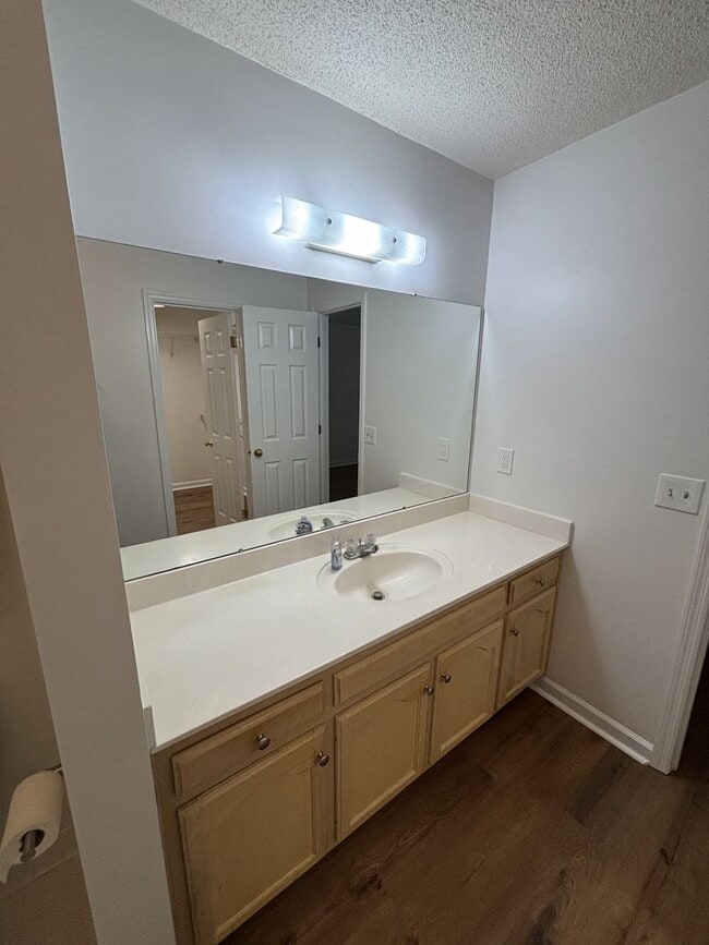 Building Photo - 2 Bed 2 Bath Pelham Available for immediat...