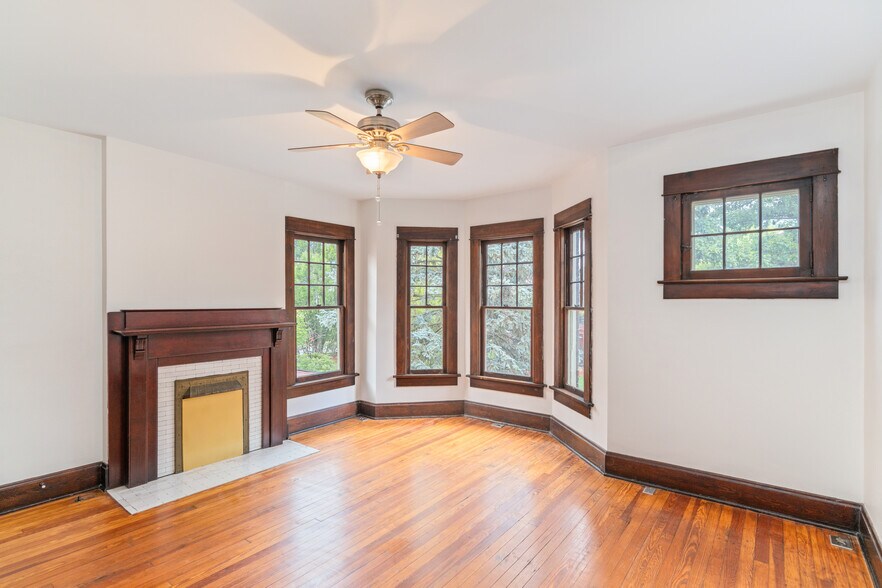 Building Photo - 643 Linwood Ave