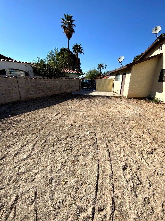 Building Photo - GREEN VALLEY HOME WITH LARGE BACKYARD!