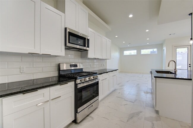 Building Photo - 2922 El Fenice Ln