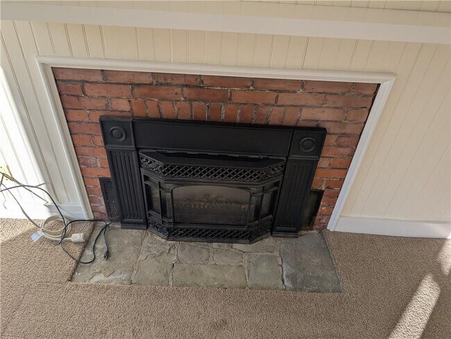 Building Photo - 25 Waterway