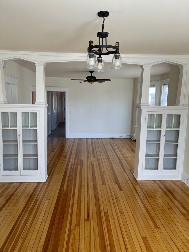 Building Photo - 701 25th St