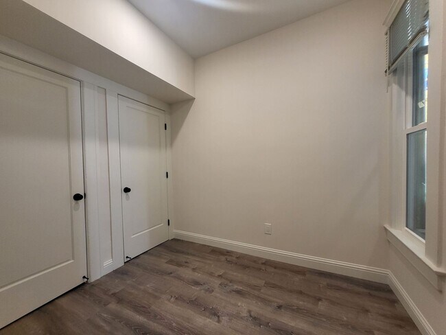 Building Photo - 1026-1030 Pine Street