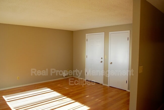 Building Photo - 6130 W Beech St