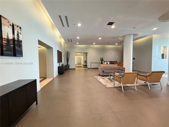 Building Photo - 665 NE 25th St