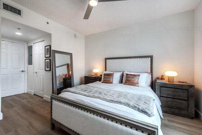 Building Photo - 1723 SW 2nd Ave