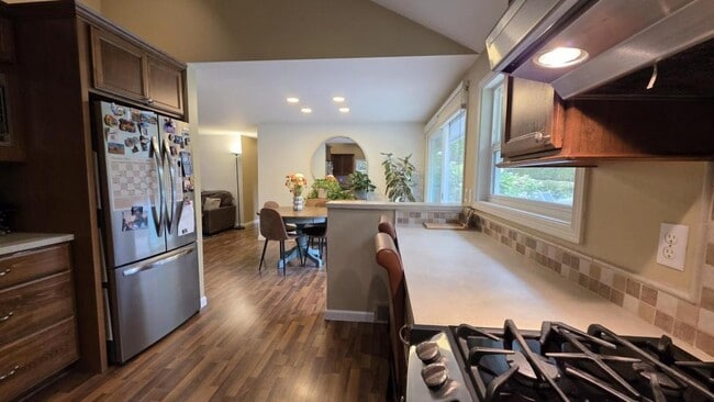 Building Photo - 10632 SE 4th St