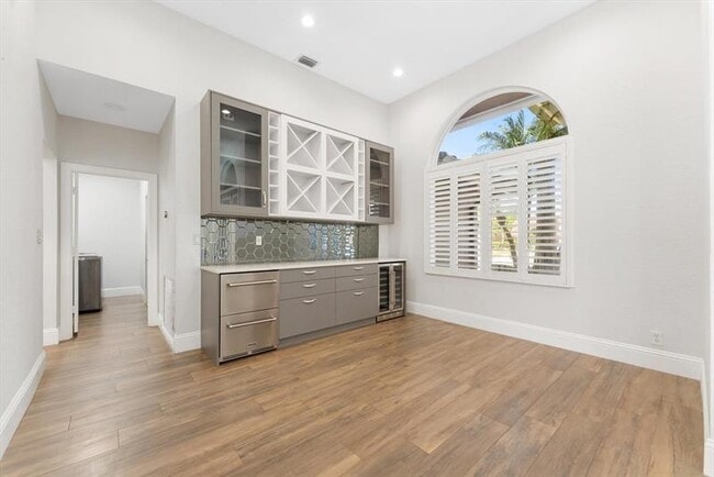 Building Photo - 6689 NW 70th Pl