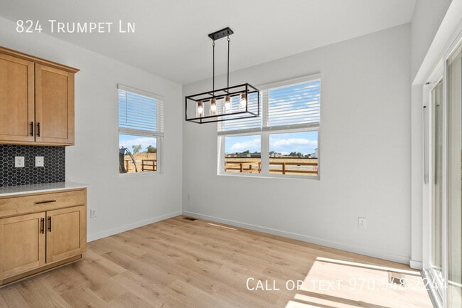 Building Photo - 824 Trumpet Ln