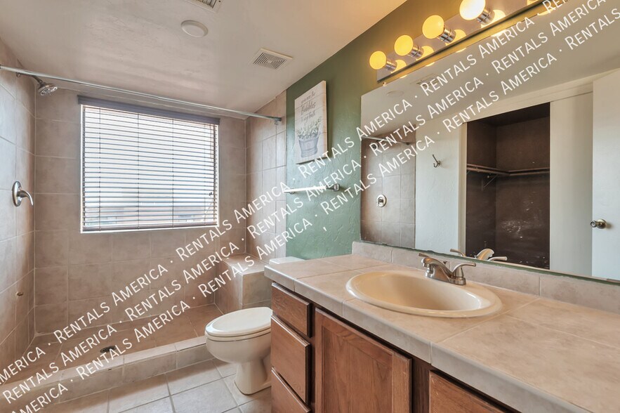 Building Photo - 5675 N Camino Esplendora