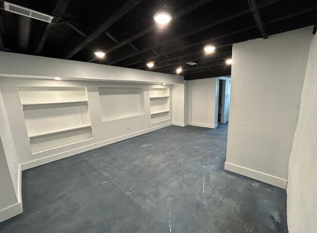 Building Photo - 5431 Irving St