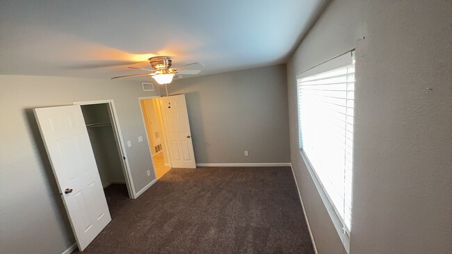 Building Photo - 2 Bedroom - 2 Bath - 1400 Sq. Ft. Home - 5...