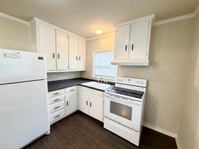 Building Photo - La Clede Properties