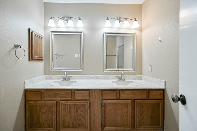 Building Photo - 2507 Foxden Dr