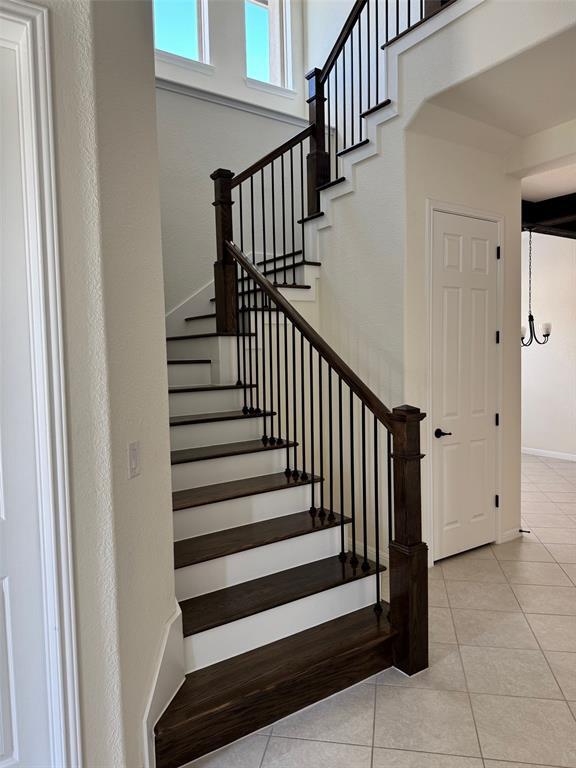 Building Photo - 717 Kingston Pl