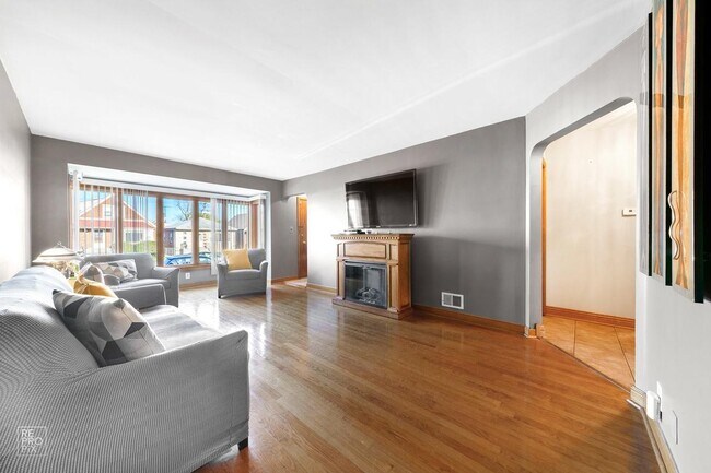 Building Photo - 5022 S Laporte Ave