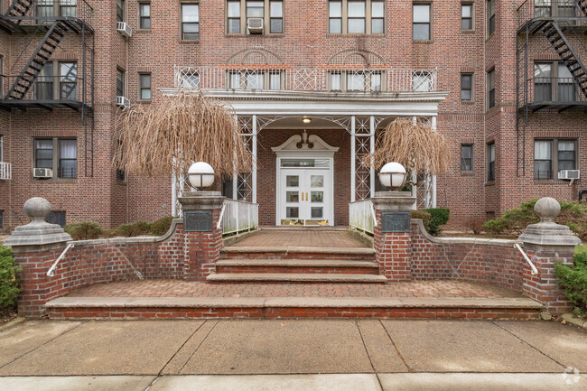 Building Photo - Windsor Terrace at Jamaica Estates Owners, In