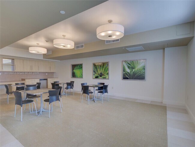 Building Photo - 3000 Coral Wy
