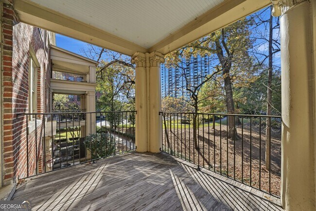 Building Photo - 2814 Peachtree Rd NW