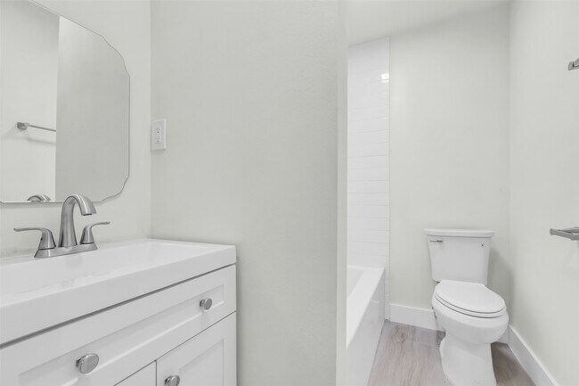 Building Photo - 1602 Pine Oak Dr