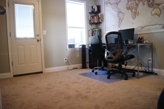 Building Photo - Charming 3 Bedroom/3 Bathroom Townhome in Canton, MD!