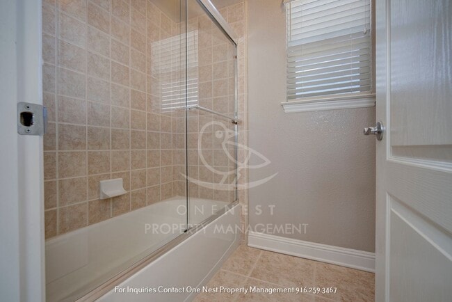 Building Photo - Fantastic - one of a kind 5 bdrm 4 bth hom...
