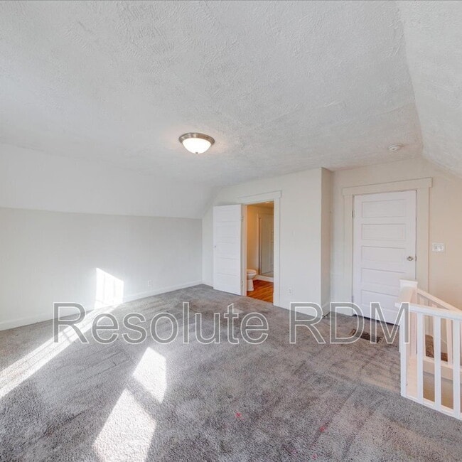 Building Photo - 1154 Villa Ave