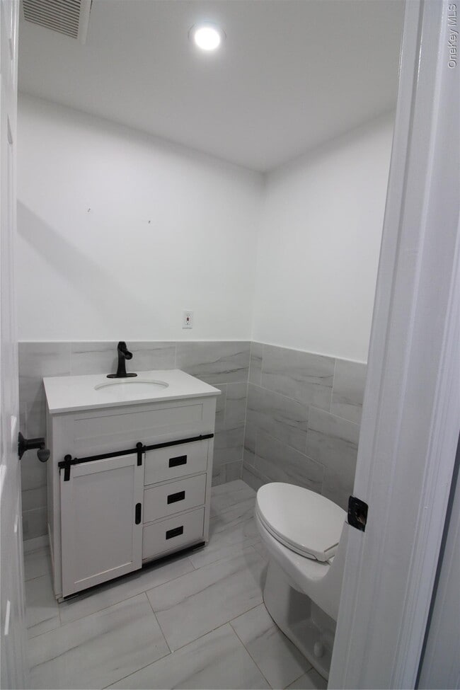 Building Photo - 26 Circle Dr