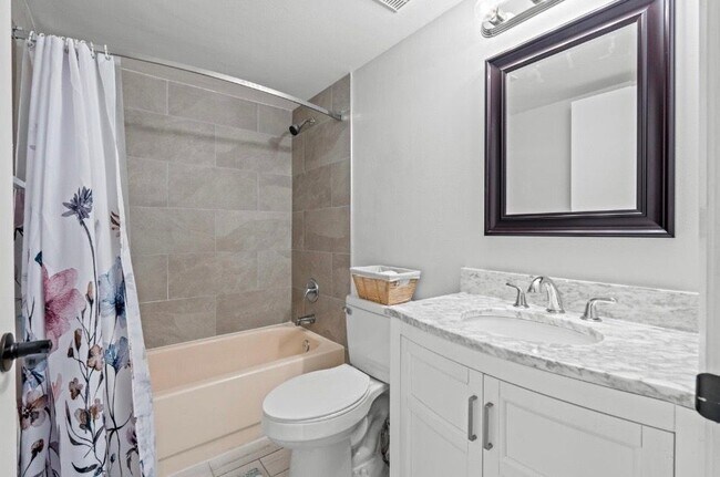 Building Photo - 3715 Village Dr