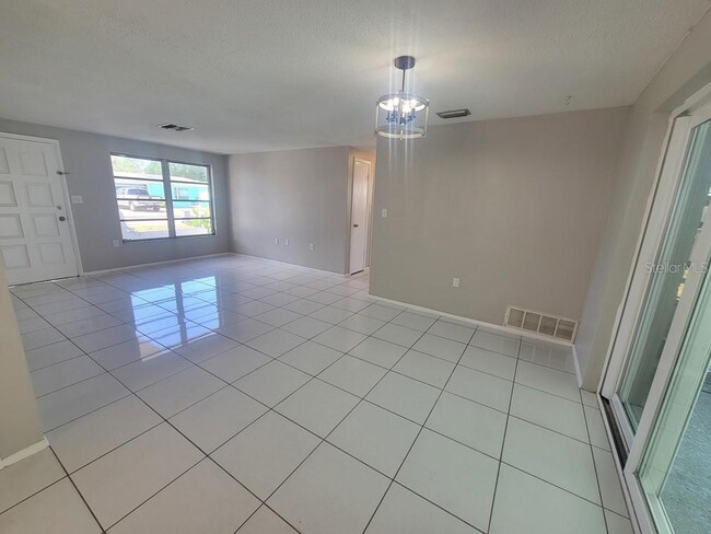 Building Photo - 10114 Old Orchard Lane