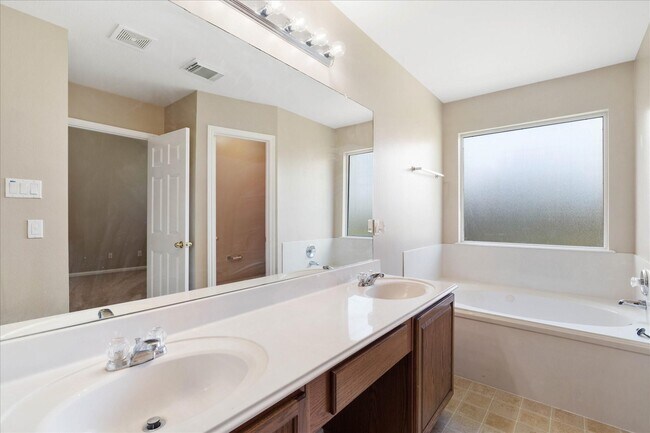 Building Photo - 2614 Maple Pl Ct