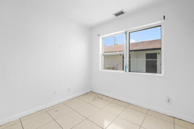 Building Photo - Spacious 3BR/1BA Single-Family Home – Central Miami