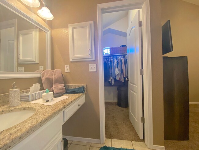 Building Photo - East El Paso 3 bed Refrig A/C w/Loft!
