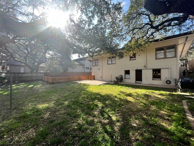Building Photo - 1511 Chelsea Ln