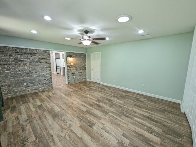 Building Photo - 8717 Sand Pine Dr