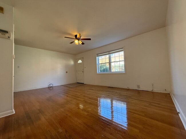 Building Photo - 1405 W Touhy Ave