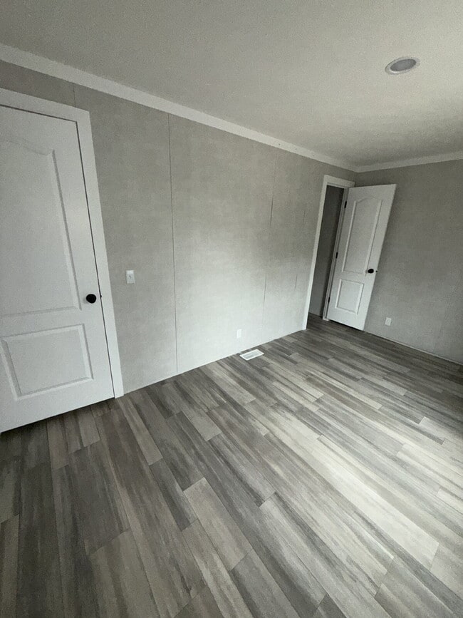 Building Photo - 430 N Crotty Ln