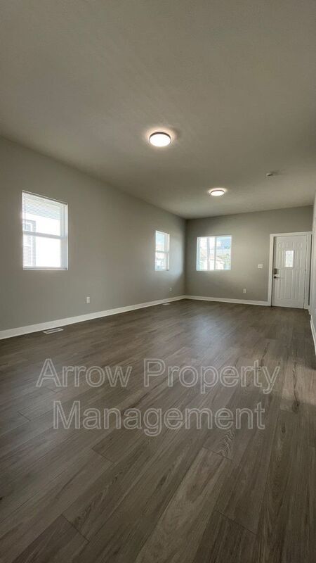 Building Photo - 1026 Charleston
