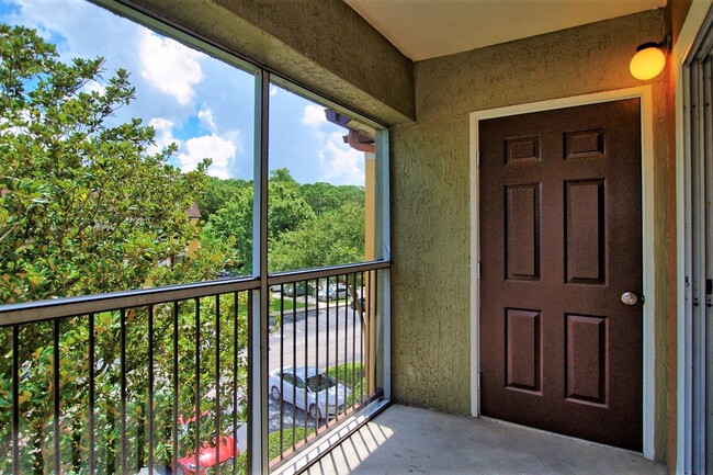 Building Photo - 2/2, 3rd floor condo in Waterford Lakes!