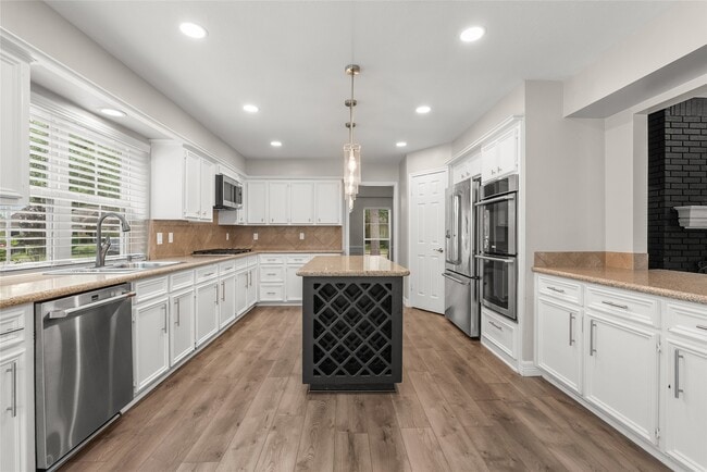Building Photo - 2105 Murfield Dr