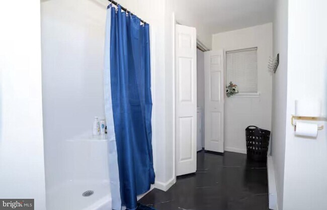 Building Photo - 449 Clearview Dr