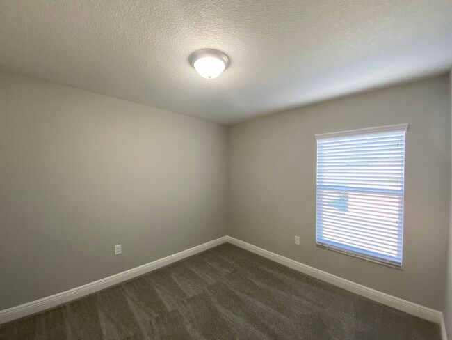 Building Photo - 14902 Southwest 24 Circle