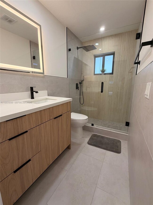 Building Photo - 1462 SW 25th Ave