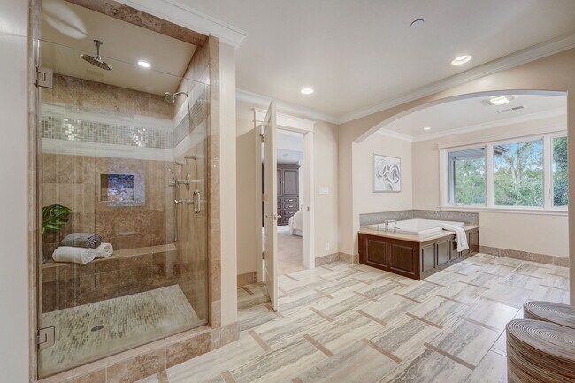 Building Photo - 140 Emerald Estates Ct