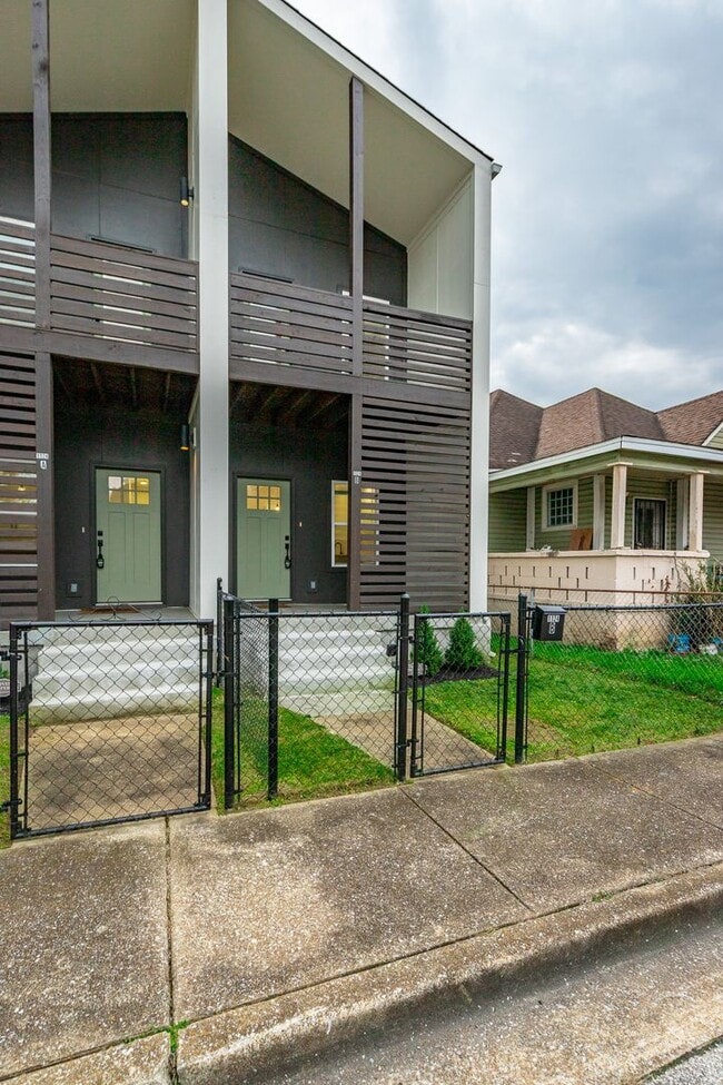 Building Photo - 1124 Garfield St