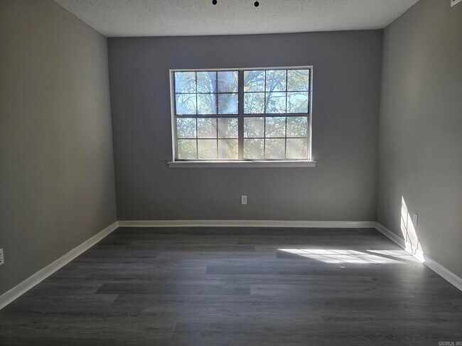 Building Photo - 216 Windhill Dr