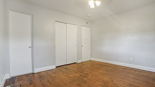 Building Photo - 5518 Riviera Dr