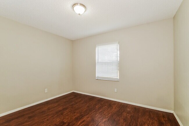 Building Photo - 1061 Portsmouth Ln