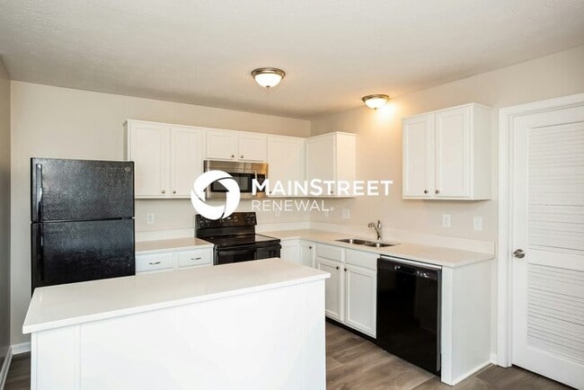Building Photo - 4 Bedroom Pet-Friendly Home in Indianapolis, IN with Main Street Renewal